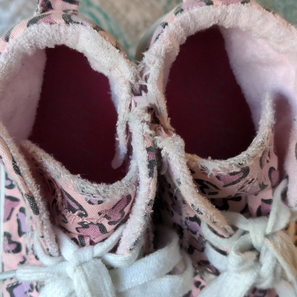 Blowfish Malibu Kids | Pink & Black Leopard Hearts Hi-Top Sneaker Size 9 - Picture 5 of 7